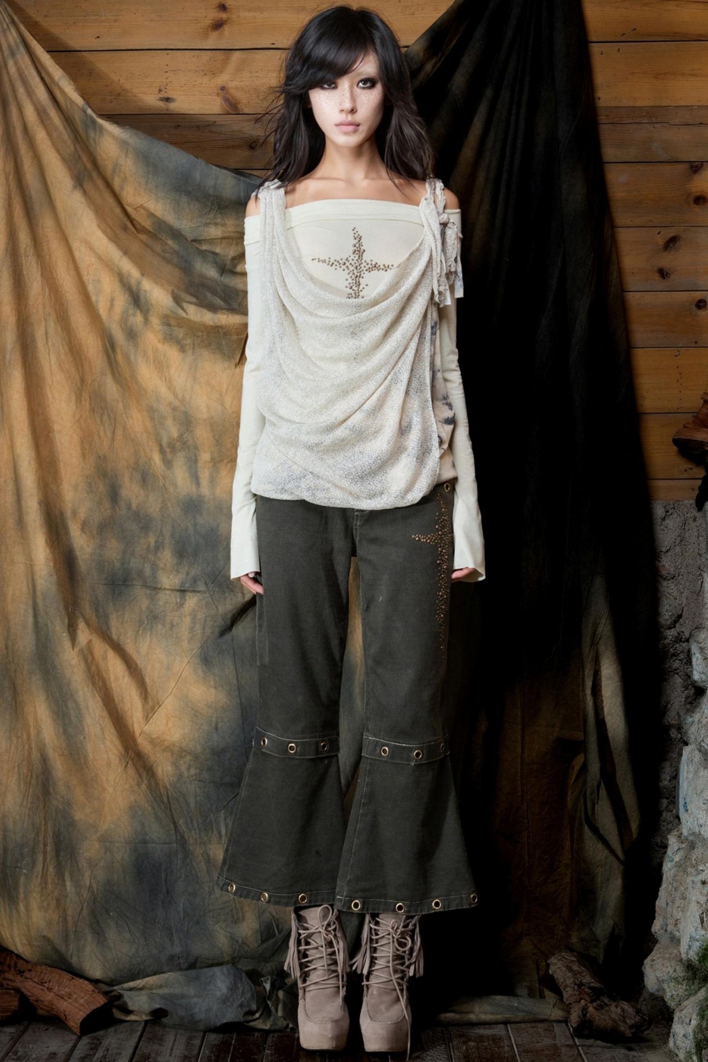 Diamond Collar One-Shoulder Long Sleeve T-Shirt