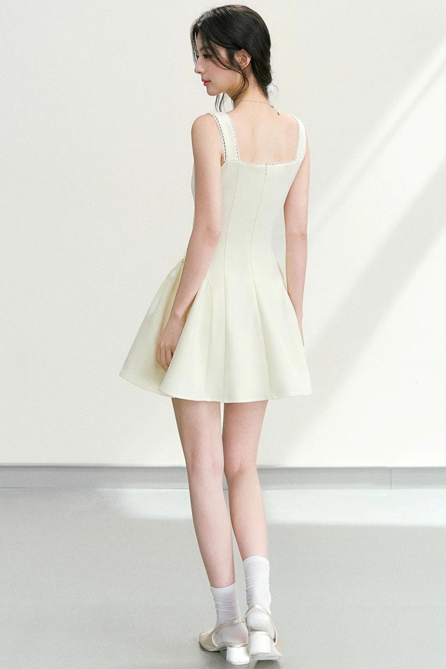 Elegant Waist-Cinching Dress