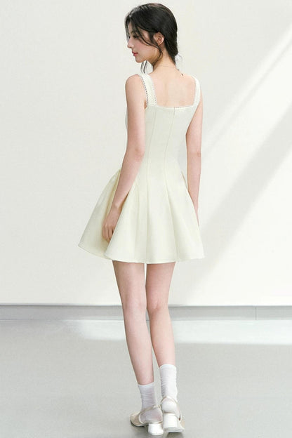 Elegant Waist-Cinching Dress