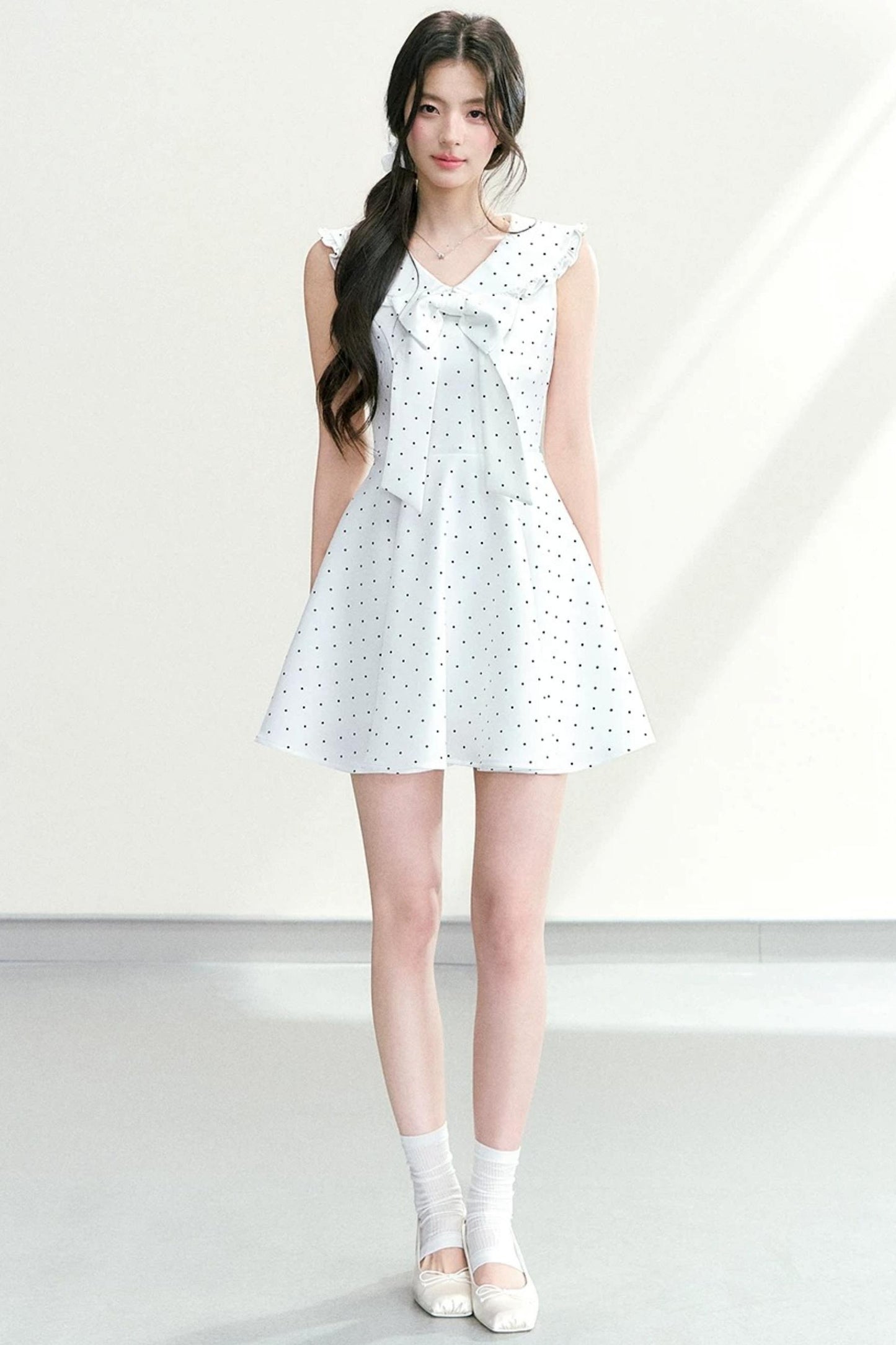 Vestido de lunares con cuello de lazo