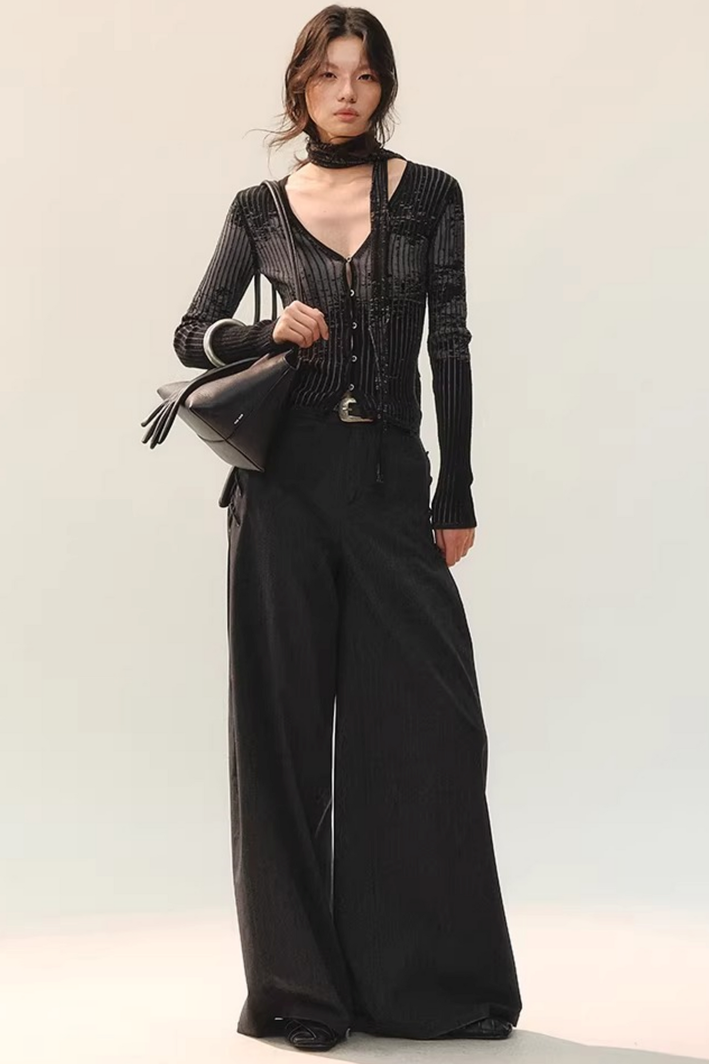 Pantalon large drapé à nouer sur le côté