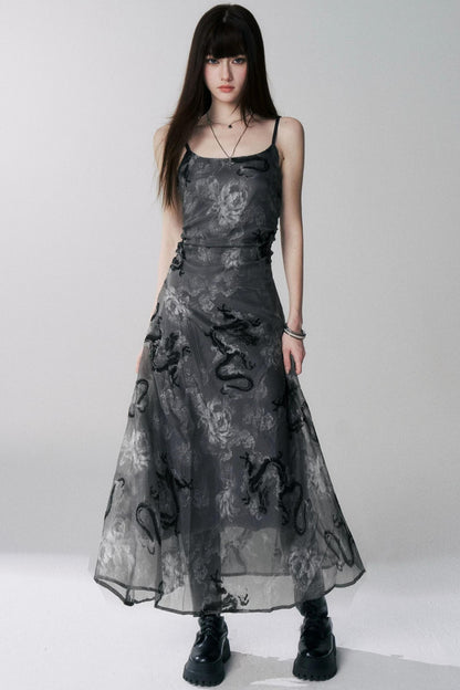 Trägerkleid mit Drachen- und Blumenmuster aus luftigem Feingewebe