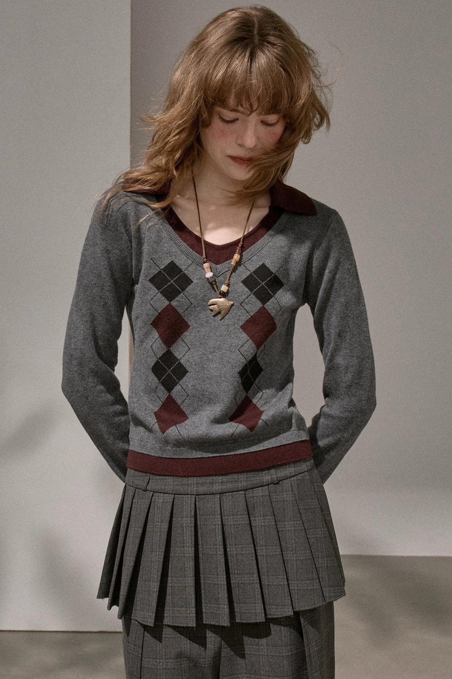 Contrast V-Neck Pullover