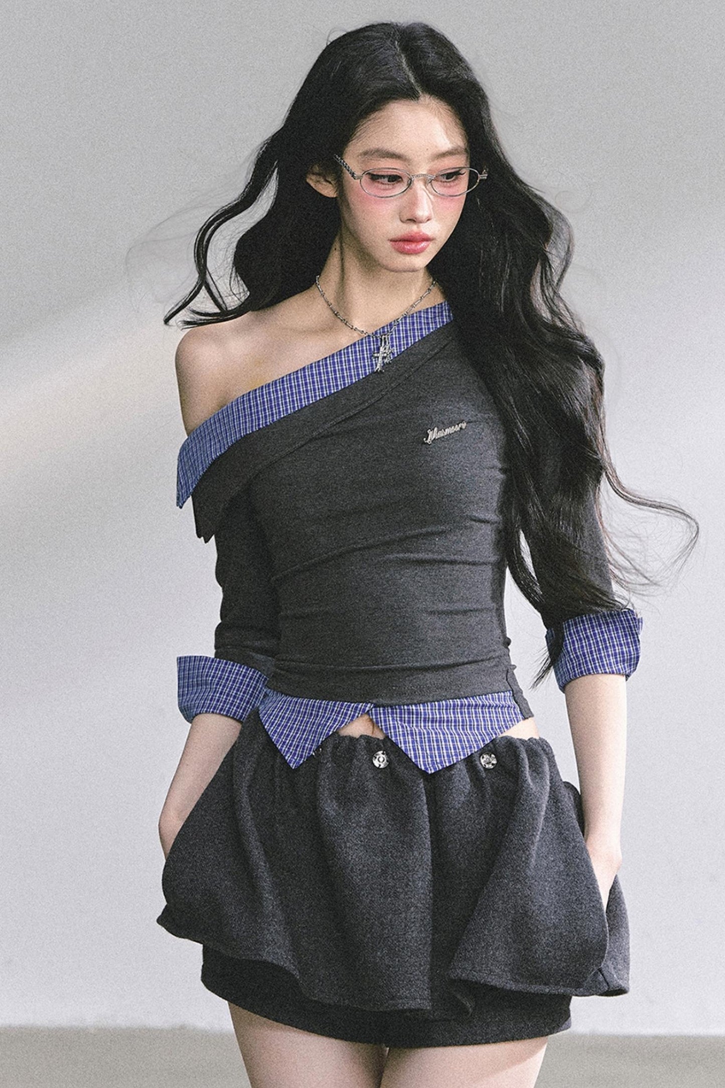 Gray Tone Slanted Shoulder Plaid T-shirt