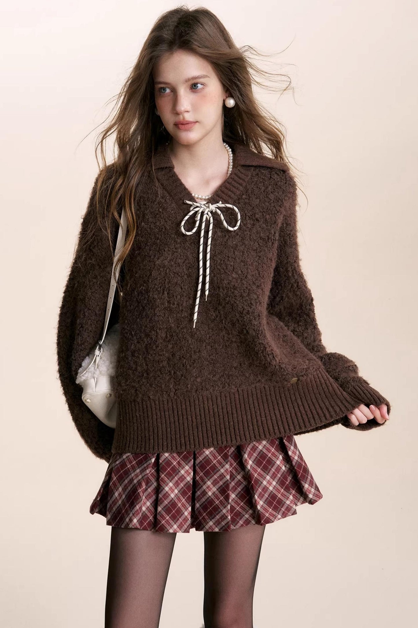 Contrasting Color Bias-Cut Pleated Short Skirt