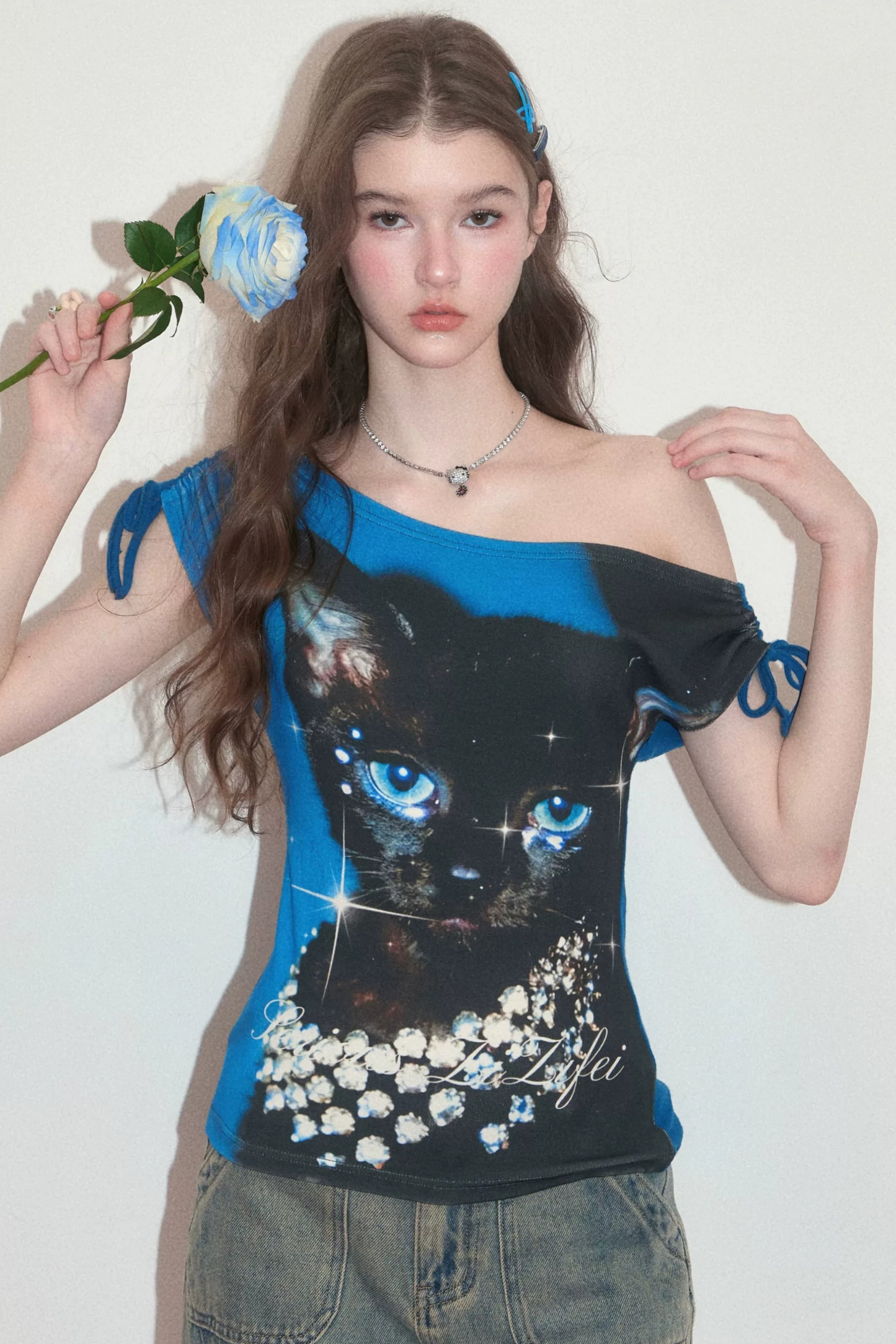 Maglia monospalla estiva con stampa gatto
