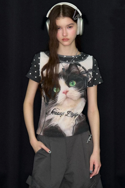 T-Shirt mit Katzenprint und Polka-Dots
