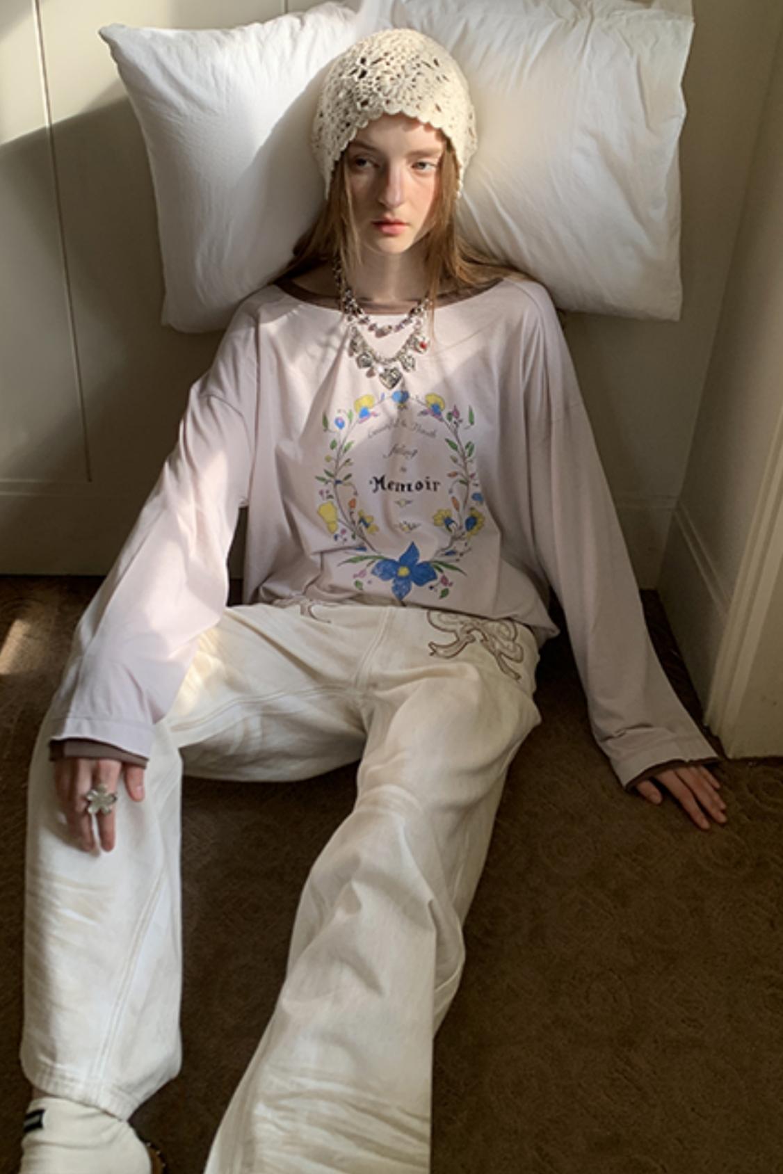 Comfortable Bow Appliqué Distressed Jeans