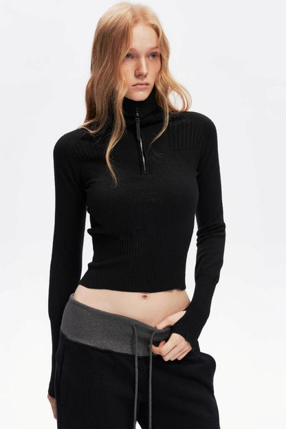 Half-Turtleneck Zip-Up Knitted Design Top