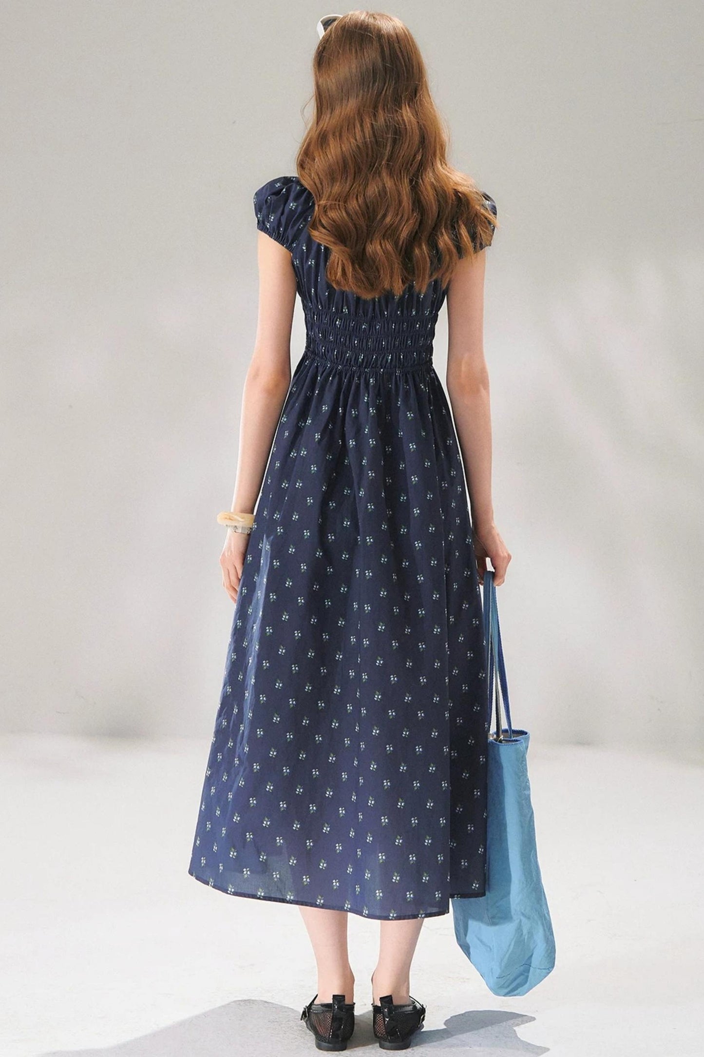 Abito floreale blu navy con lacci