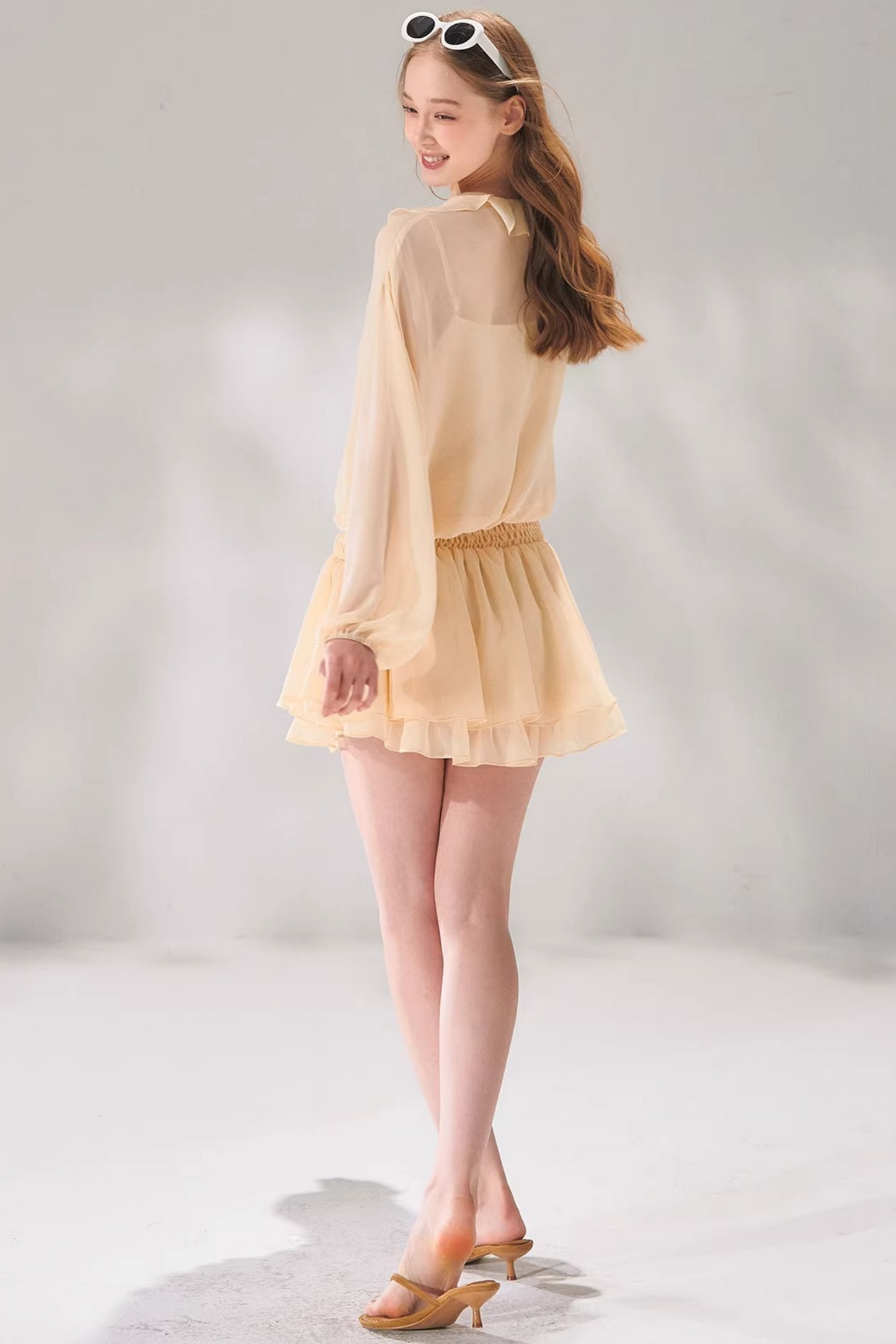Ensemble robe en mousseline à volants et perles