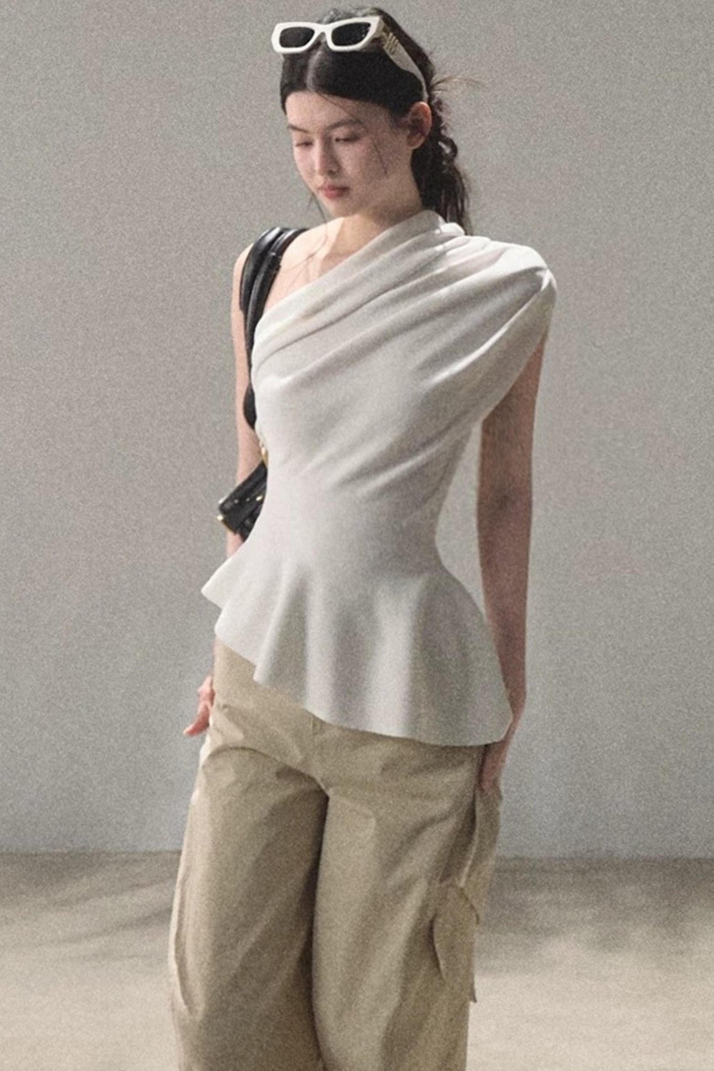 화이트 비대칭 리오셀 탑