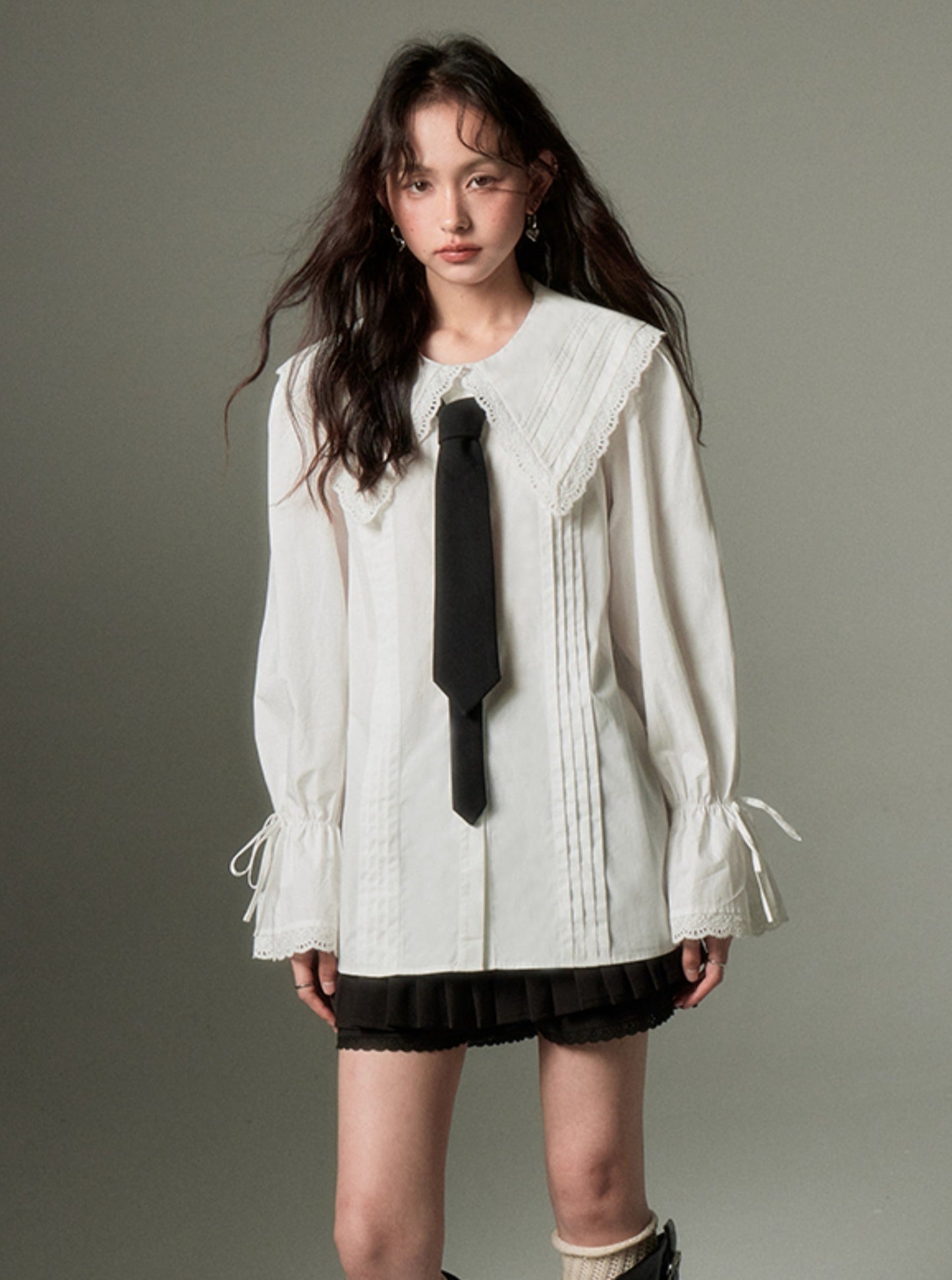 Loose doll collar tucker shirt