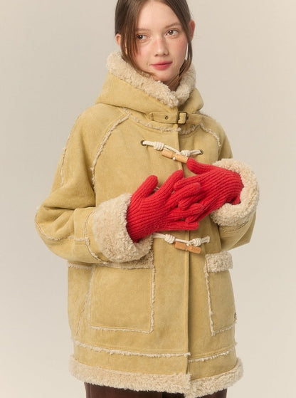 Pelzjacke mit Kapuzenhornschnalle