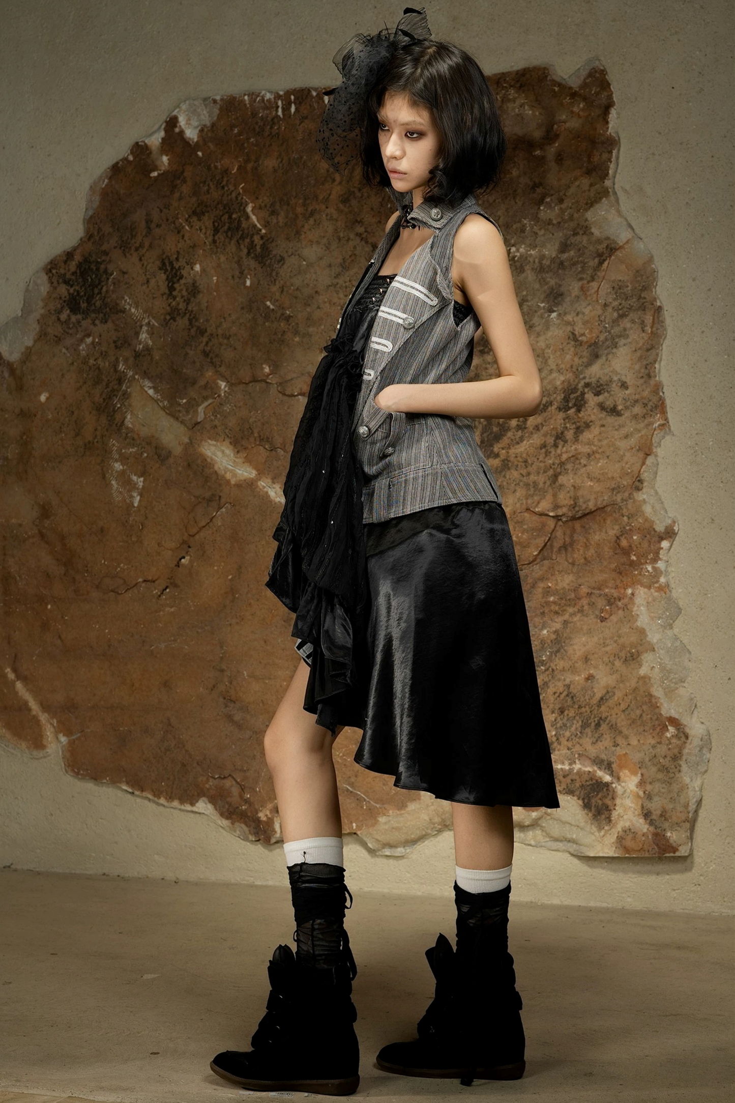 Maglia gotica senza maniche con scollo all’americana