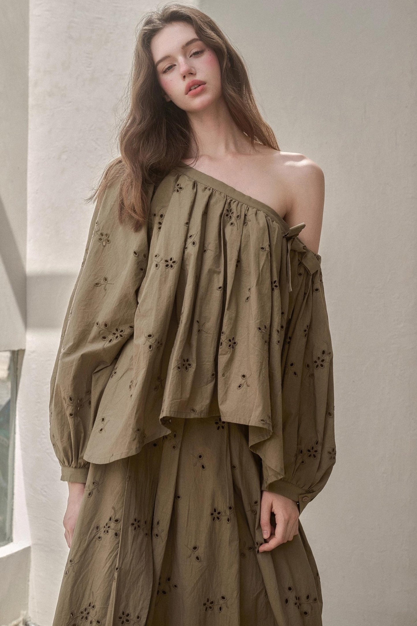 Embroidery Elegant Slanted Shoulder Skirt Set-Up