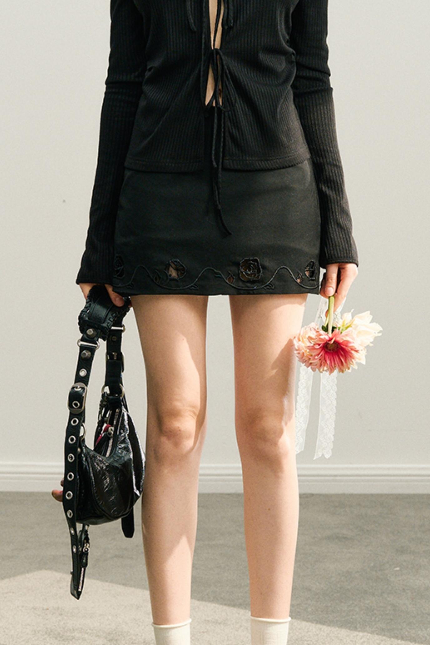 Long live the Milky Way [8.20 20:00] "Even if the roses bloom" embroidered cut-out blazer skirt