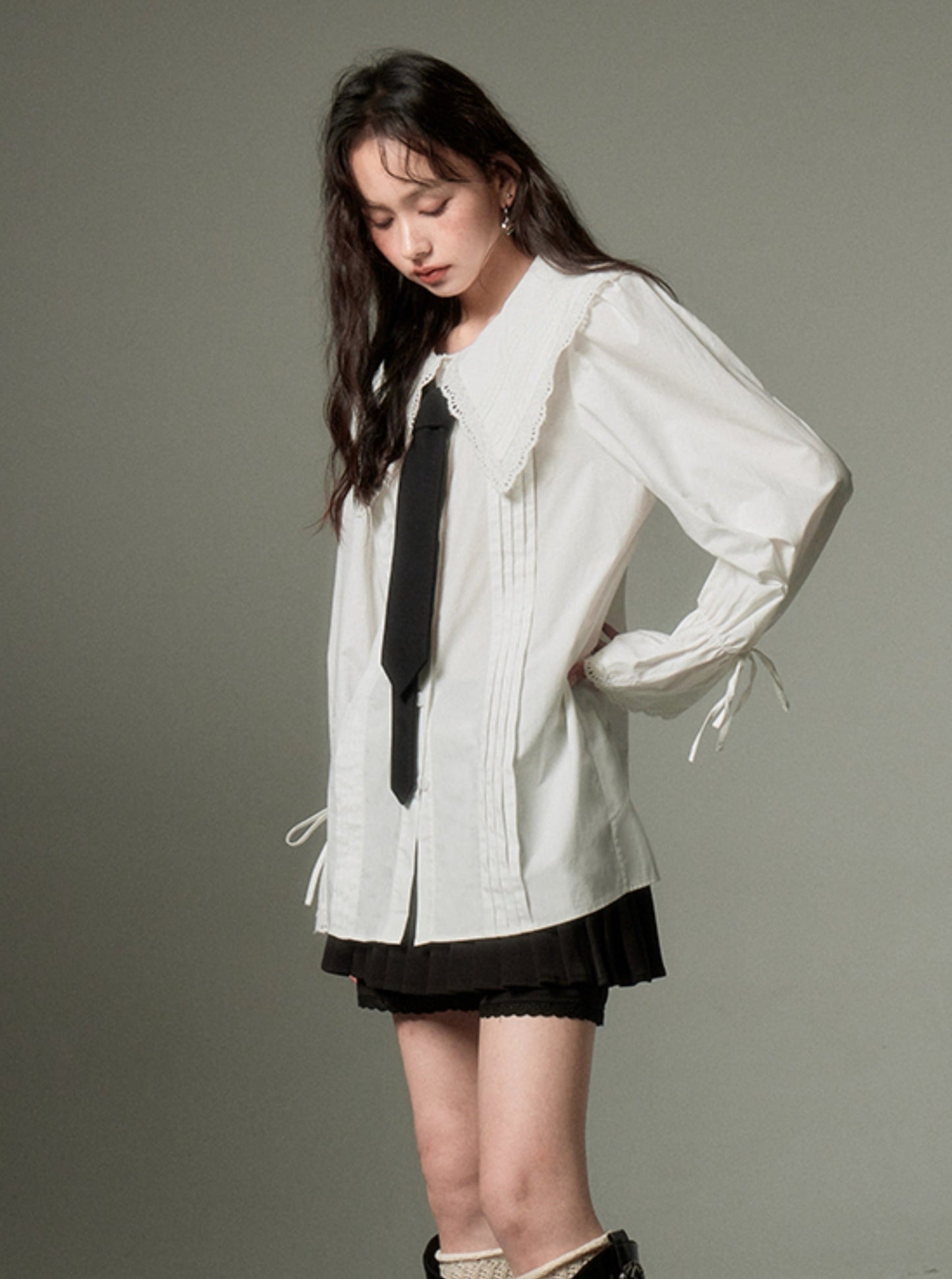 Loose doll collar tucker shirt