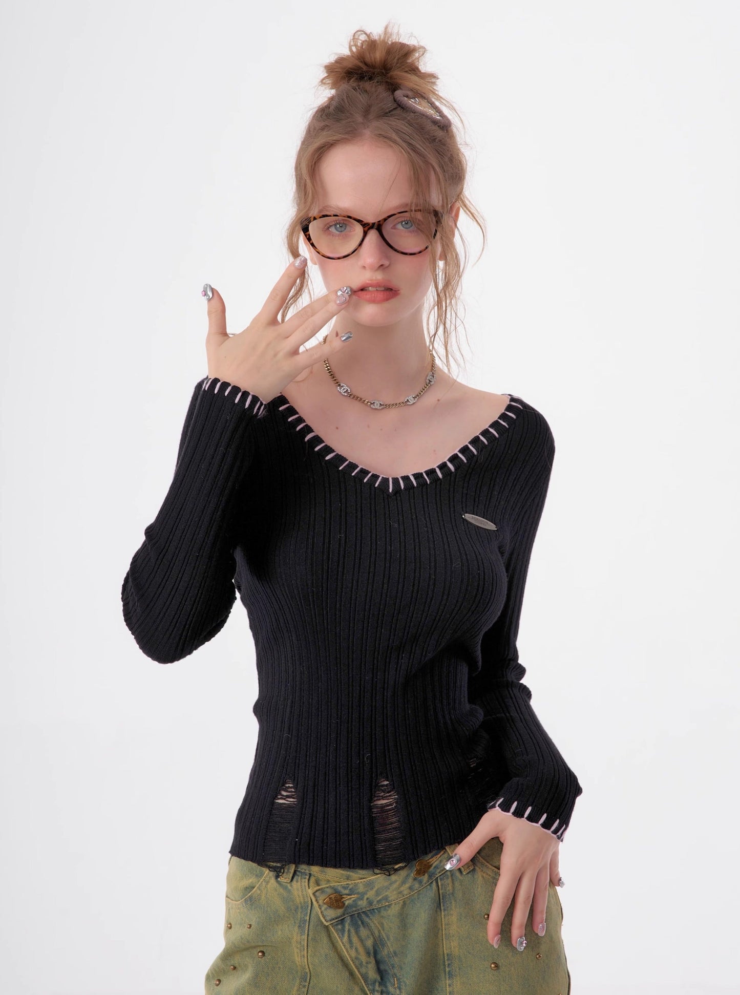 V-neck knit long sleeve T-shirt