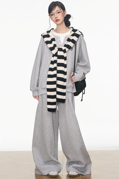 Gray Sweatshirt Set-Up