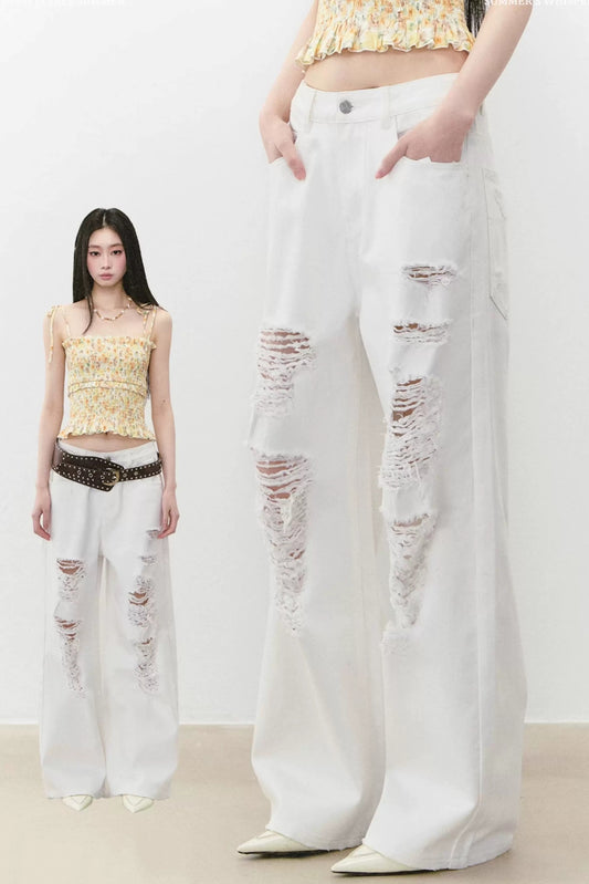 Strassbesetzte zerrissene Jeanshose