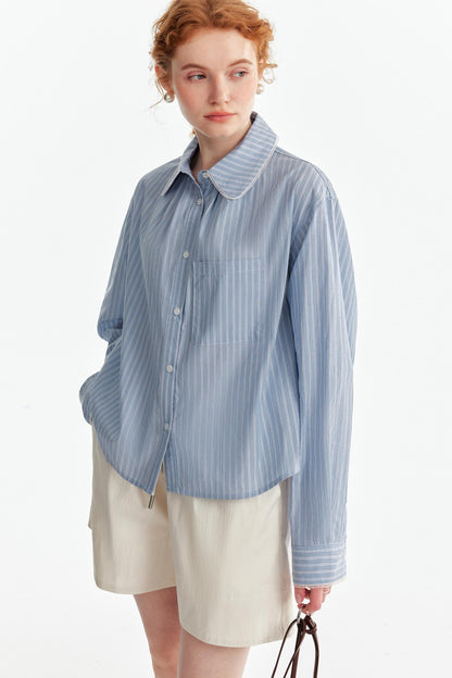 Chemise à col de poupée rayée bleue