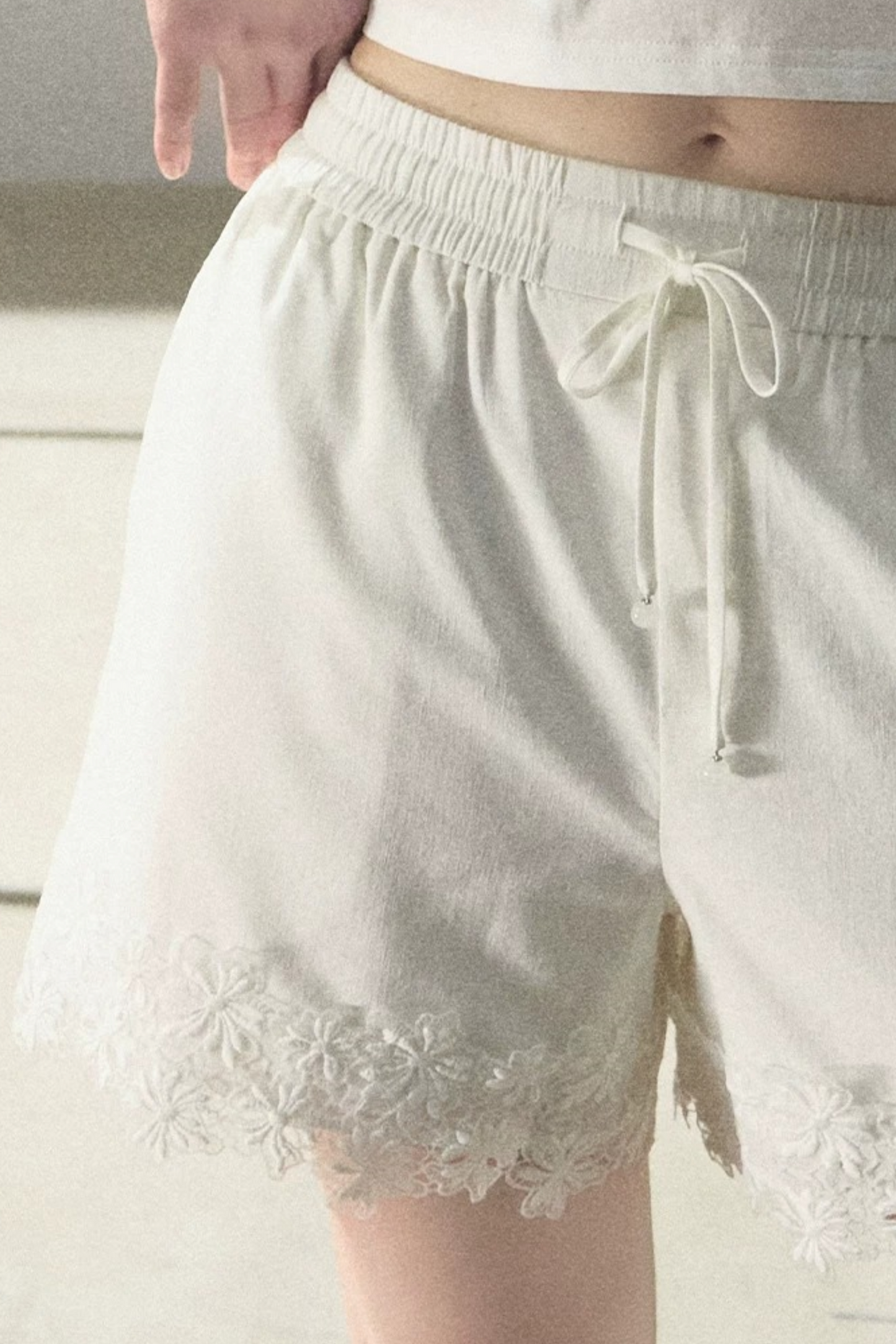 Lyocell-Spitzenhose mit weitem Bein