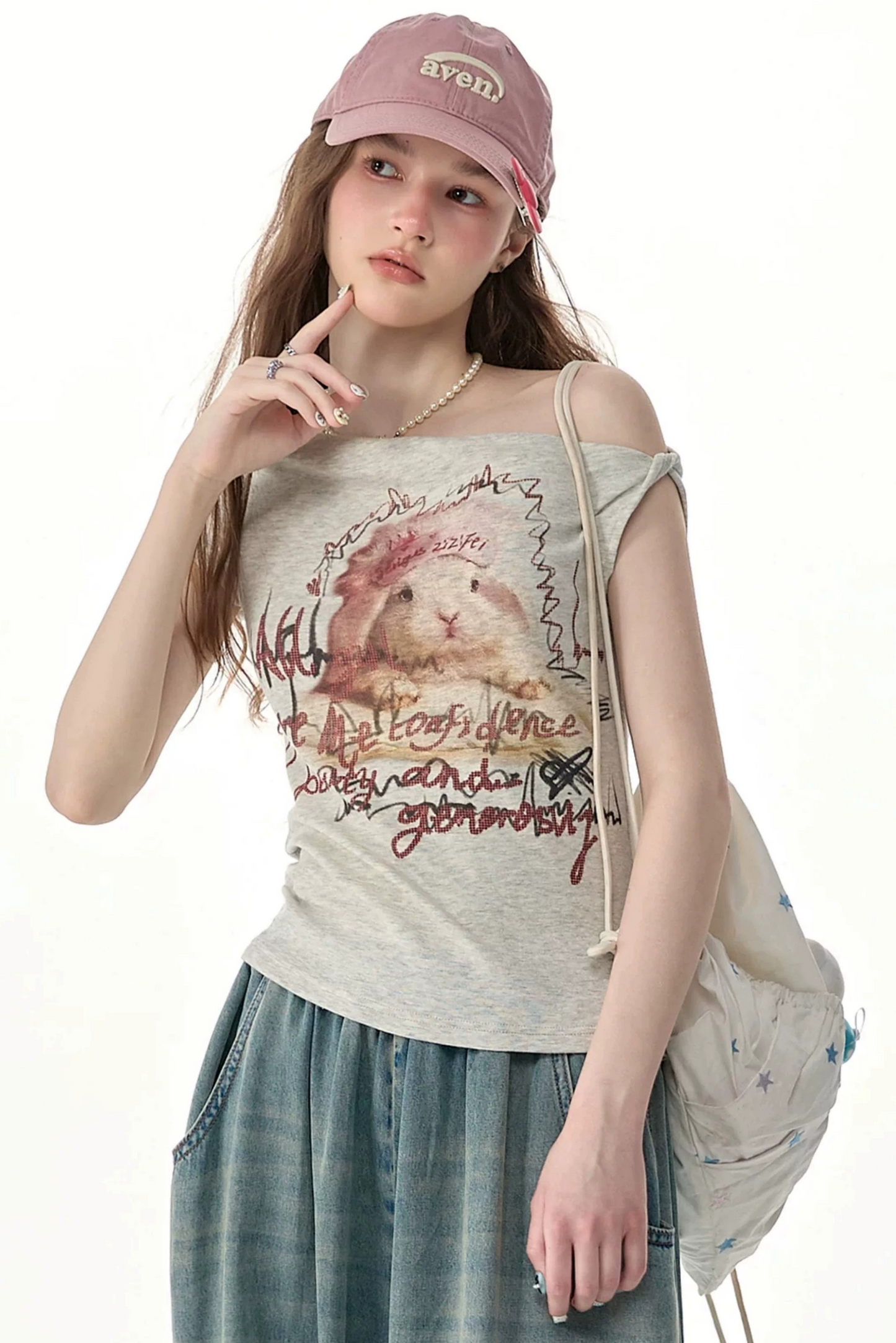 Schulterfreies kurzärmliges T-Shirt mit Hasenprint
