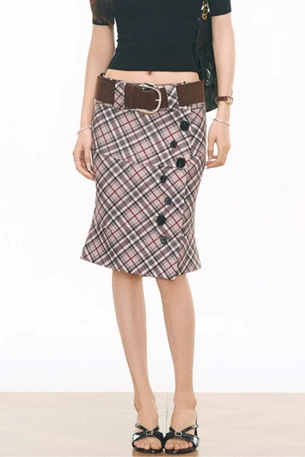 Conjunto Negro: Top Tejido y Falda de Cuadros