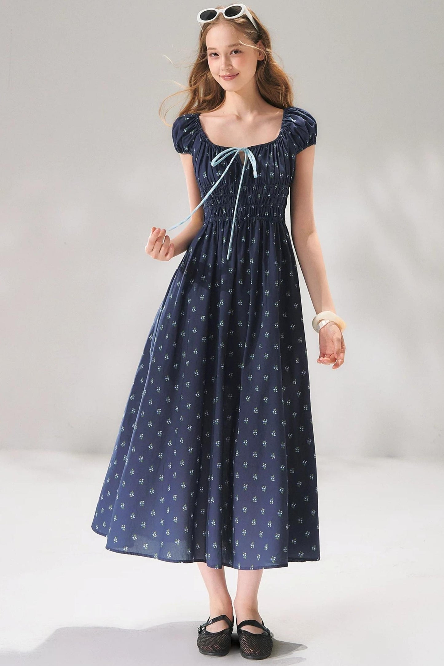Abito floreale blu navy con lacci
