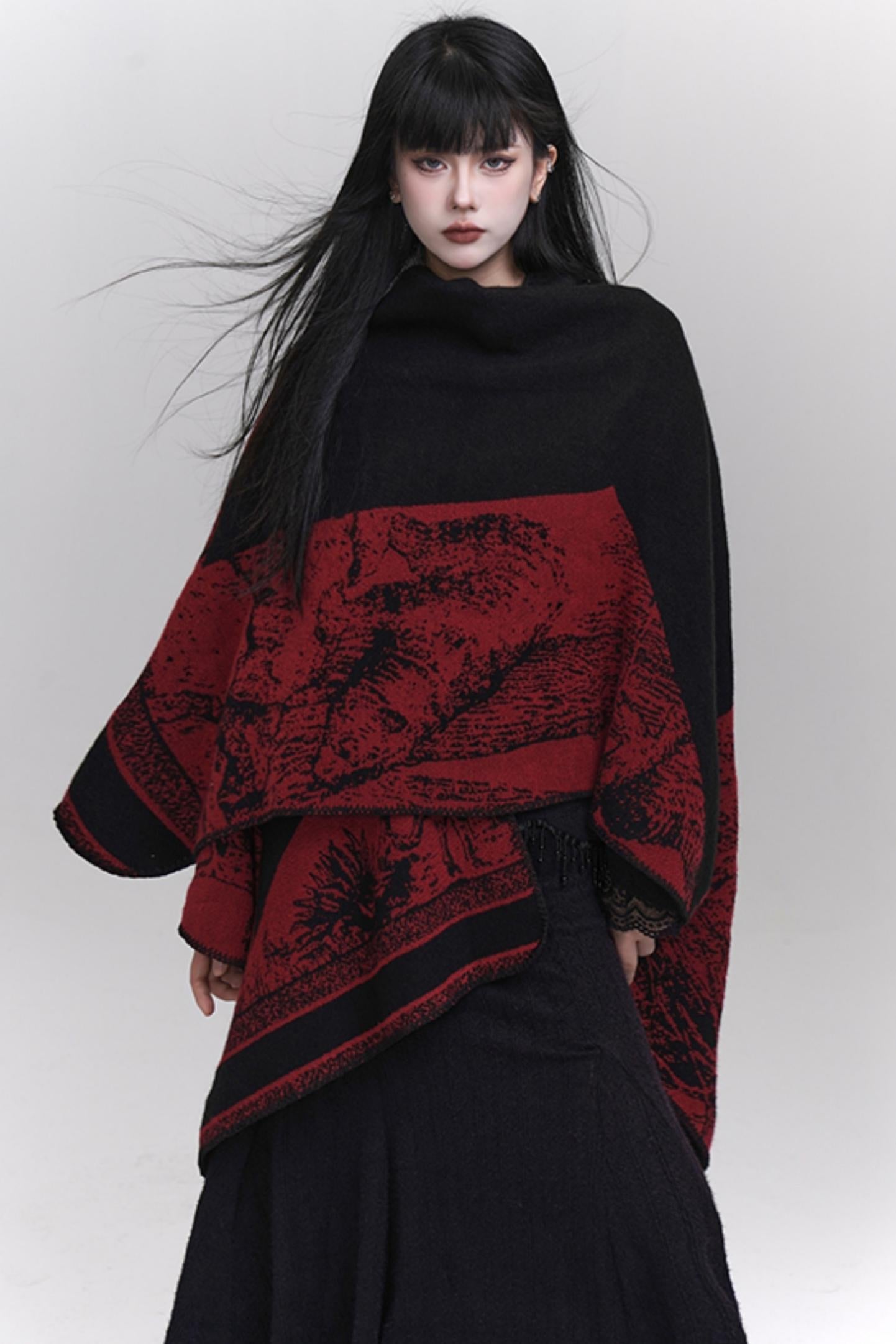 The ghost girl stays in the foreign gold cloak and shawl, and wears the 2024 new high-end autumn and winter scarf with a Korean atmosphere