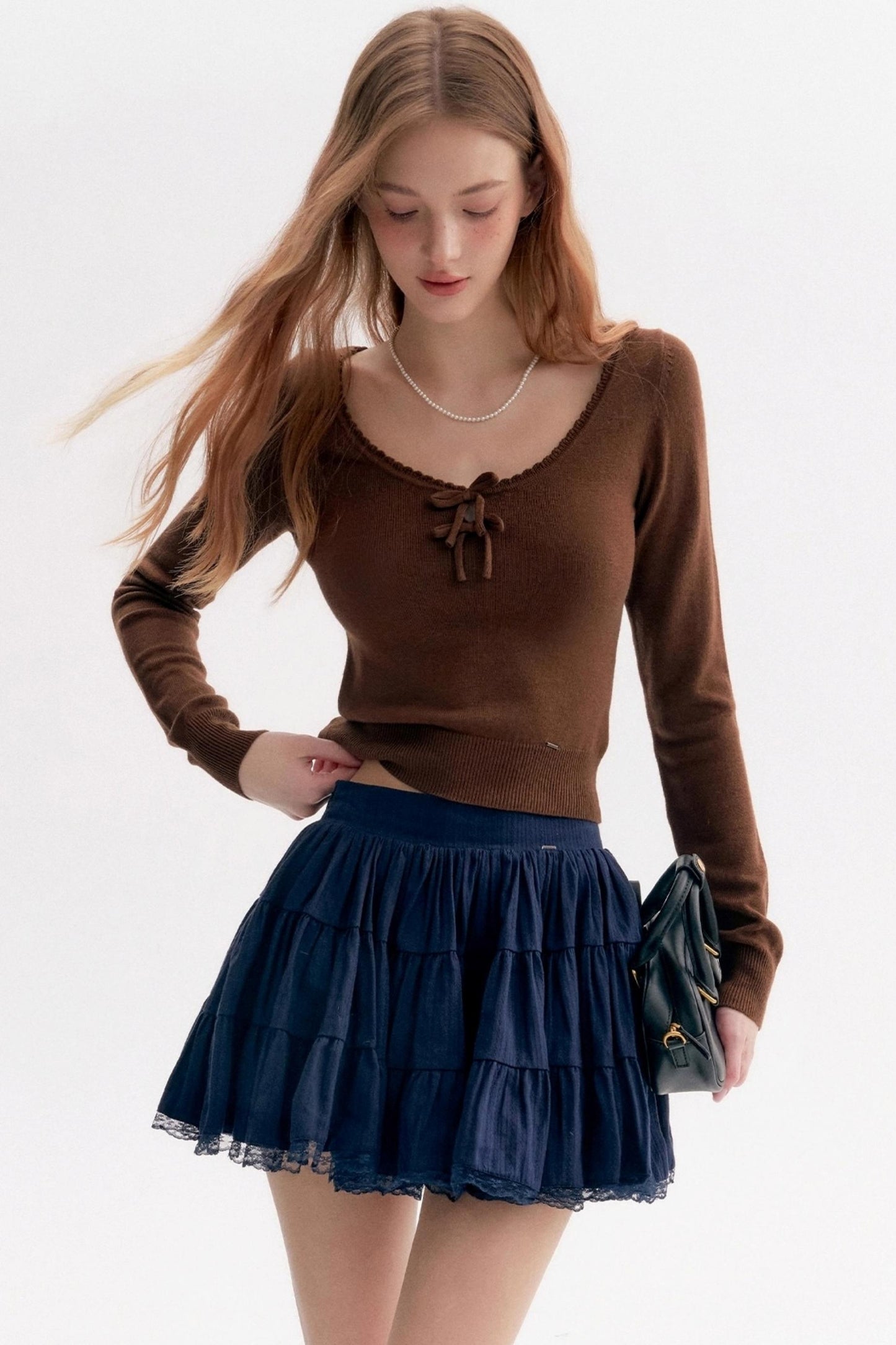 Bow Wavy Lace U-Neck Slim Top