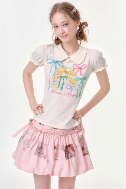 T-shirt bianca con maniche a sbuffo e stampa con fiocchi