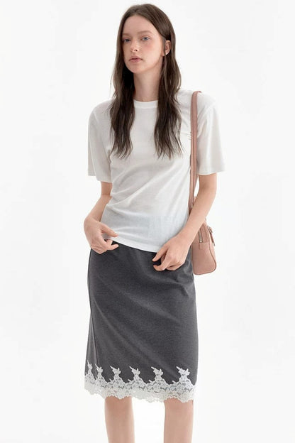 Simple and Atmospheric White T-Shirt