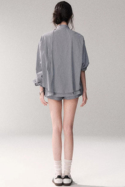 Ensemble chemise à carreaux bleus et dentelle