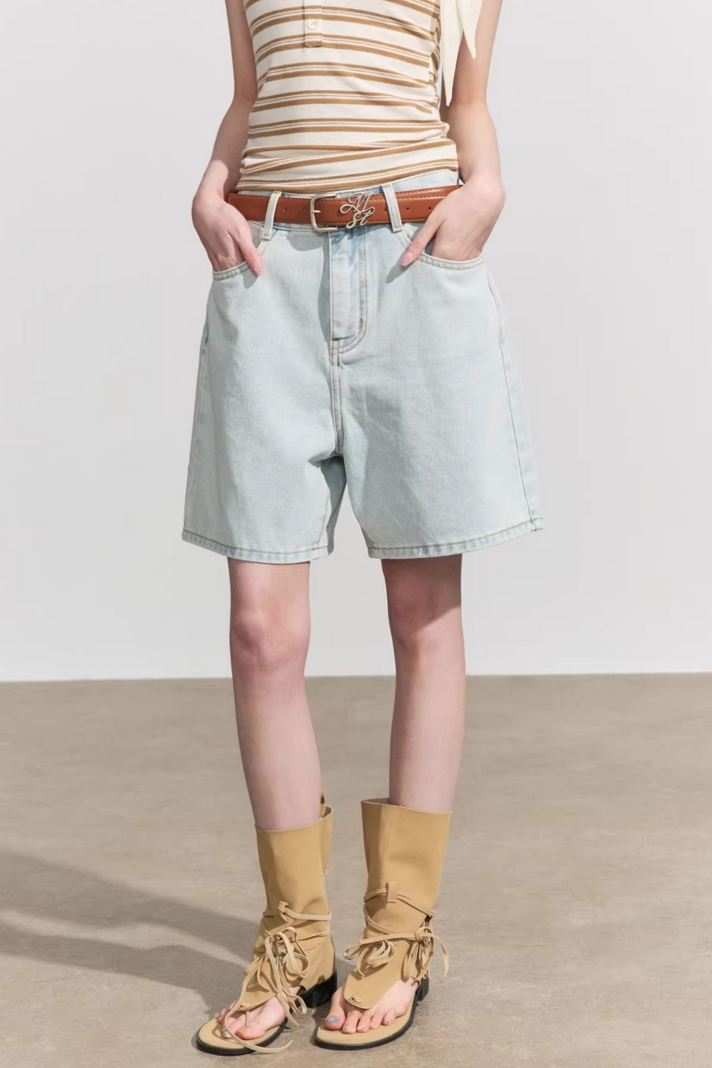 Short in denim lavaggio vintage a vita alta