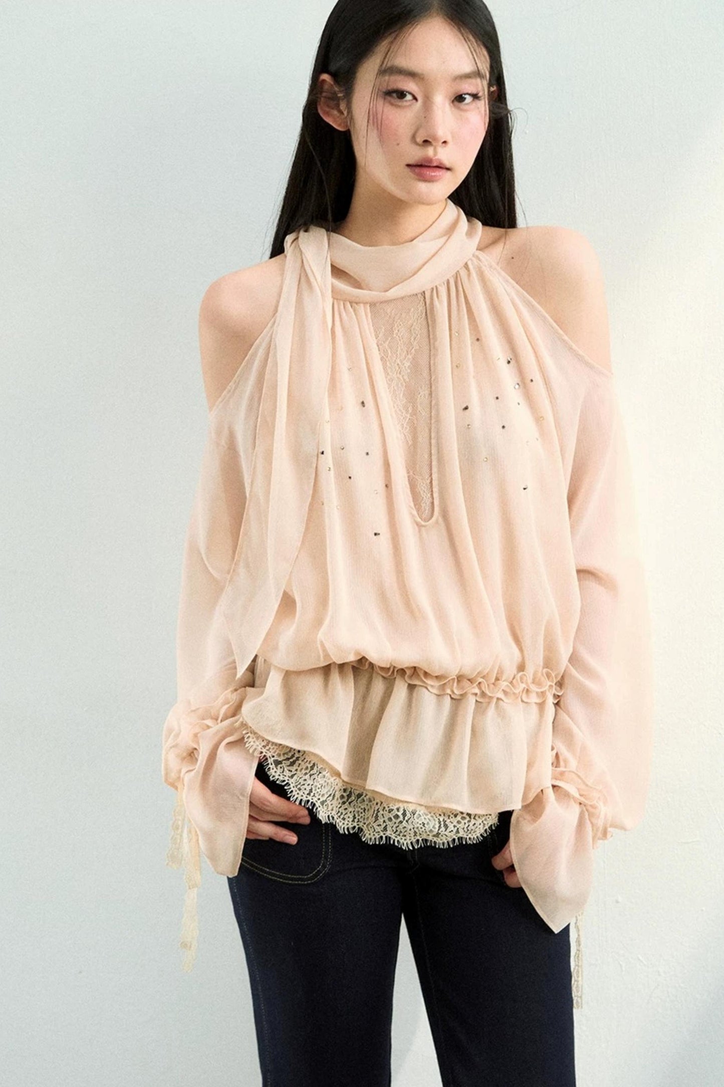 Blusa in tessuto velato e rete con strass