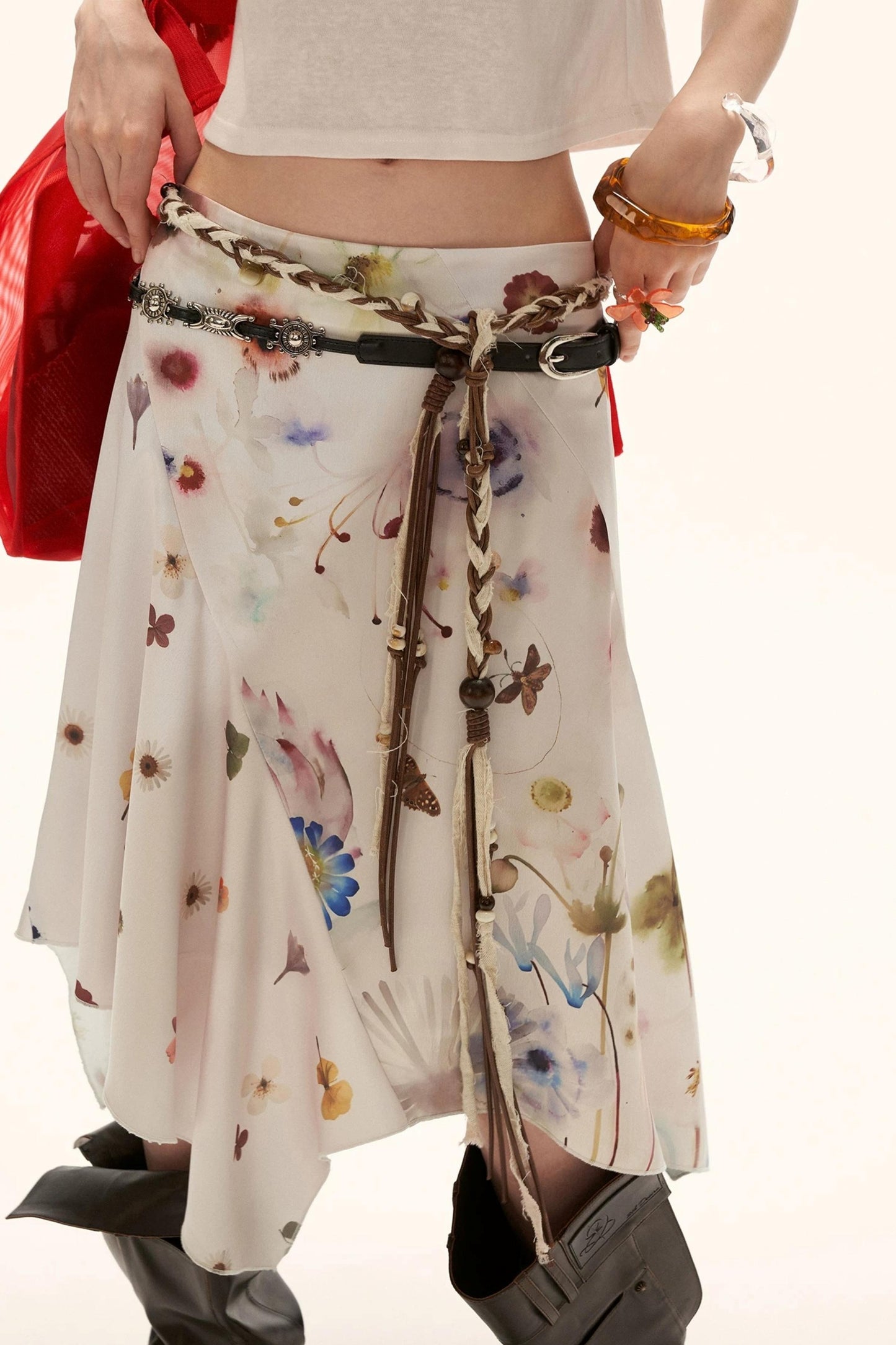 Falda asimétrica de satén floral