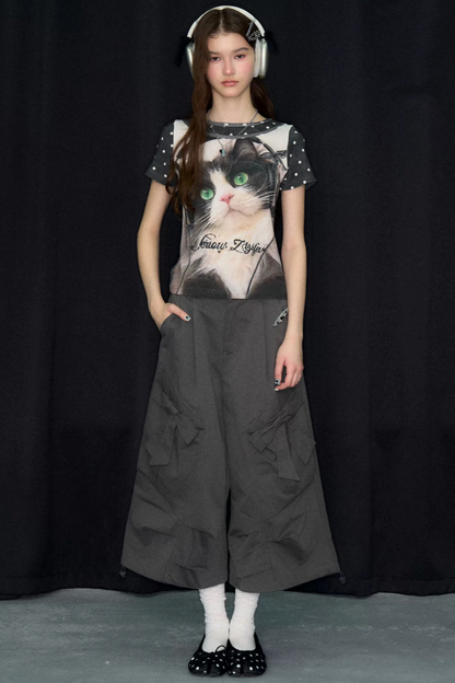 T-Shirt mit Katzenprint und Polka-Dots