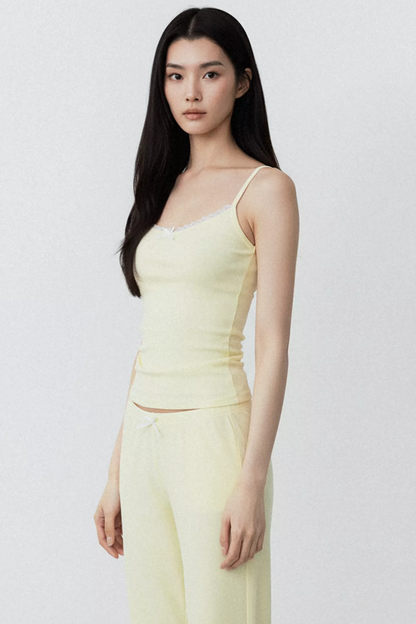 Completo con gilet in pizzo giallo crema