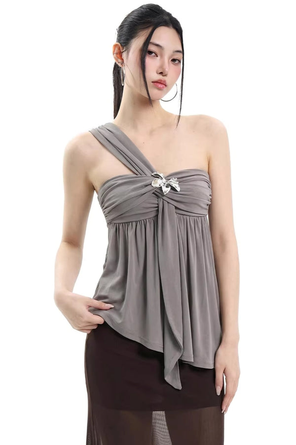 Top gris picante con hombros descubiertos