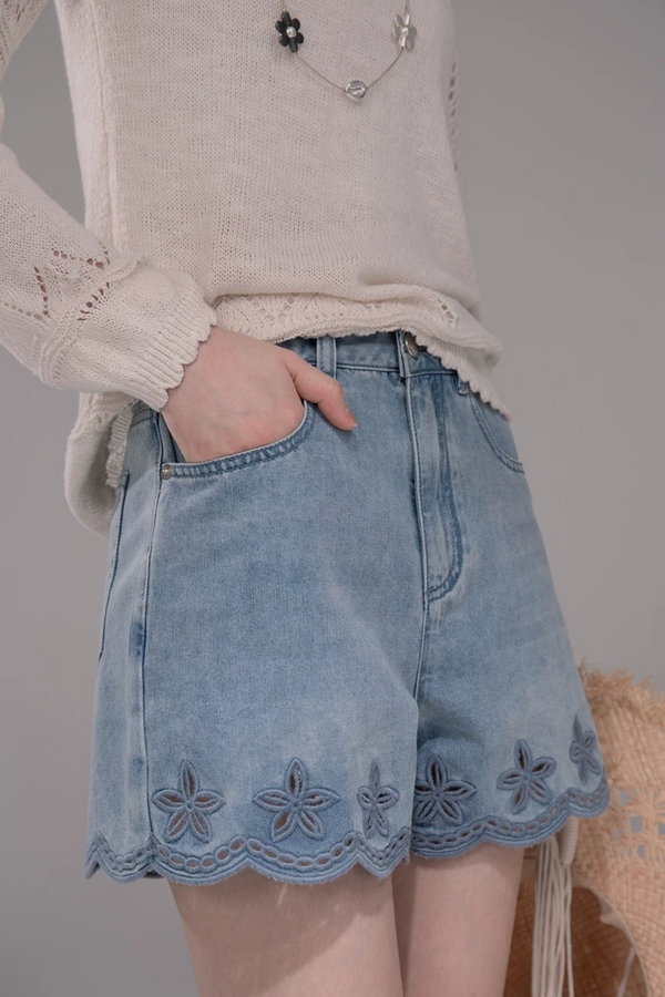 Pantalones vaqueros lavados con bordado láser