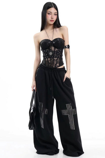 Schwarze Weste mit Spitze und Nieten