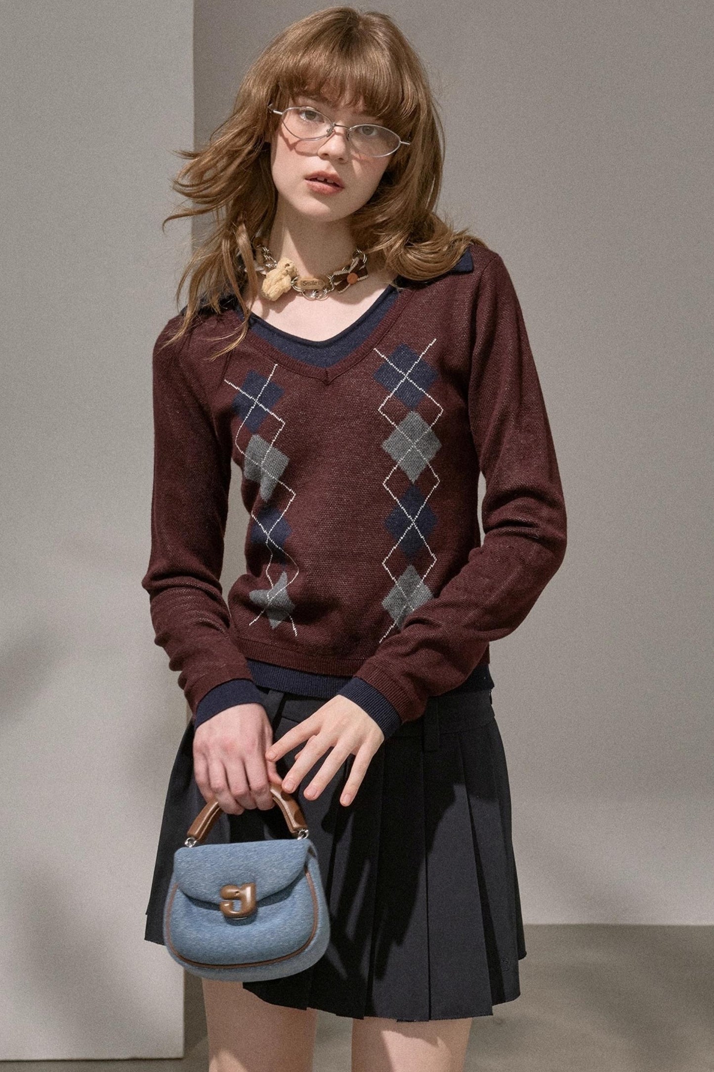 Contrast V-Neck Pullover