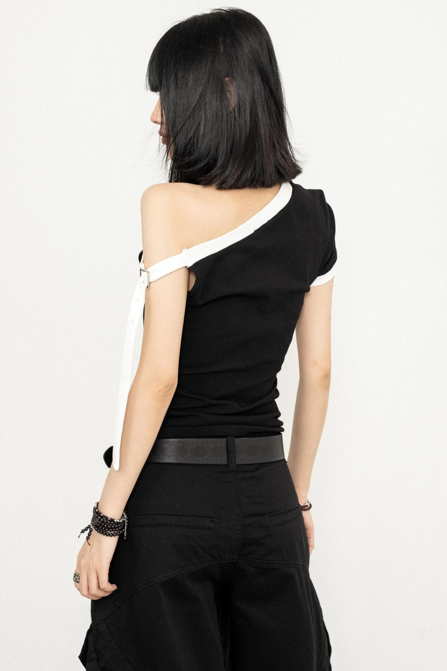 Shoulder Luxe Black Tee