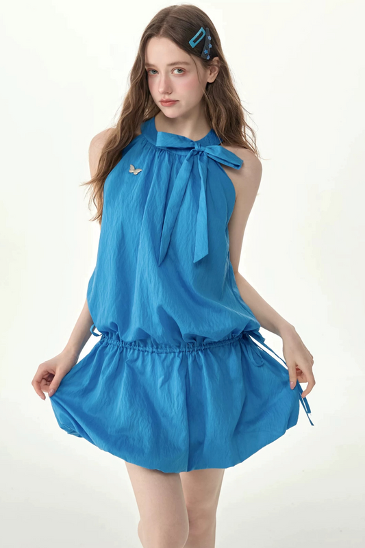 Blaues ärmelloses Kleid mit Neckholder und Schleife