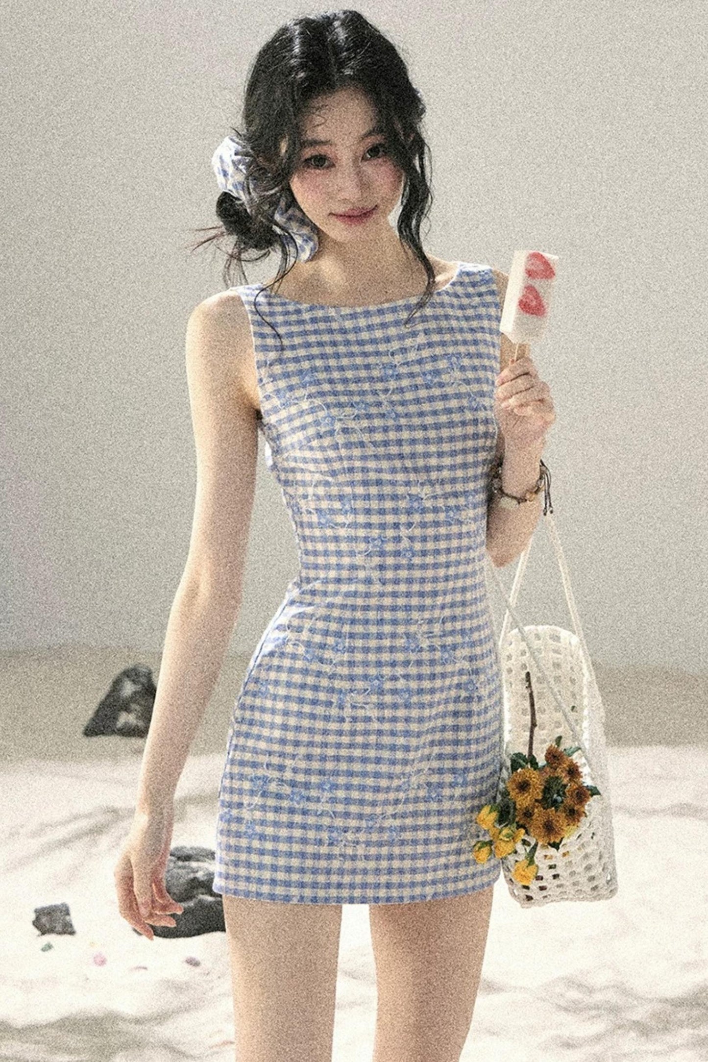Robe d’été à carreaux avec broderie