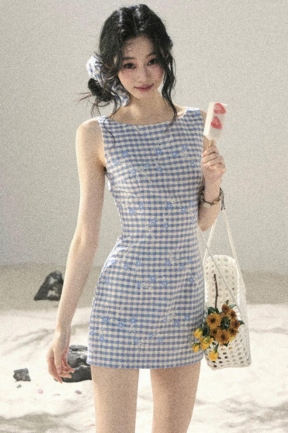 Robe d’été à carreaux avec broderie