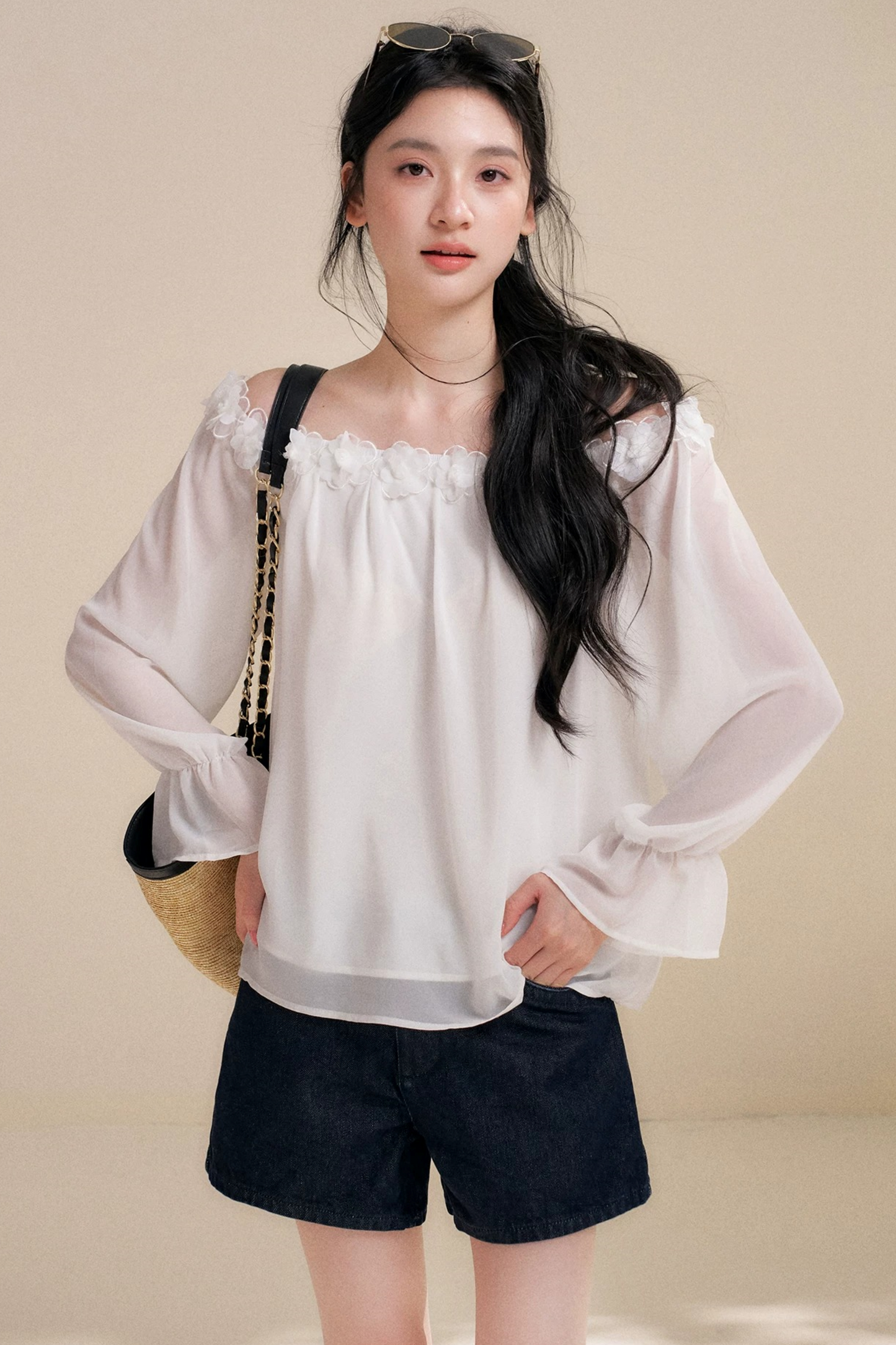 Blusa de gasa con flores tridimensionales