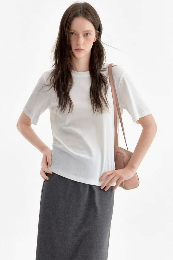 Simple and Atmospheric White T-Shirt